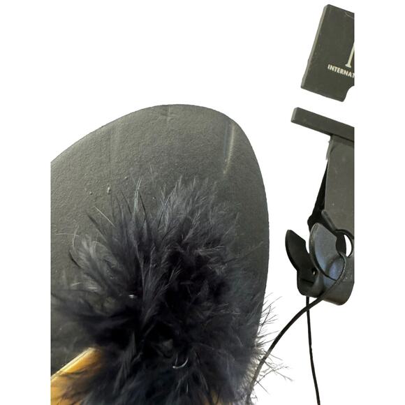 Flip Flops Womens 8/9 *READ* Fur Accent Gold Straps NWT INC Macys Sandals #4093 - Picture 5 of 9